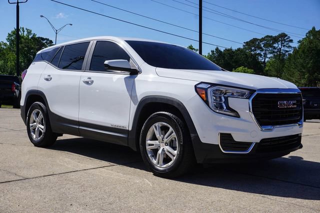 Used 2024 GMC Terrain SLE image 2