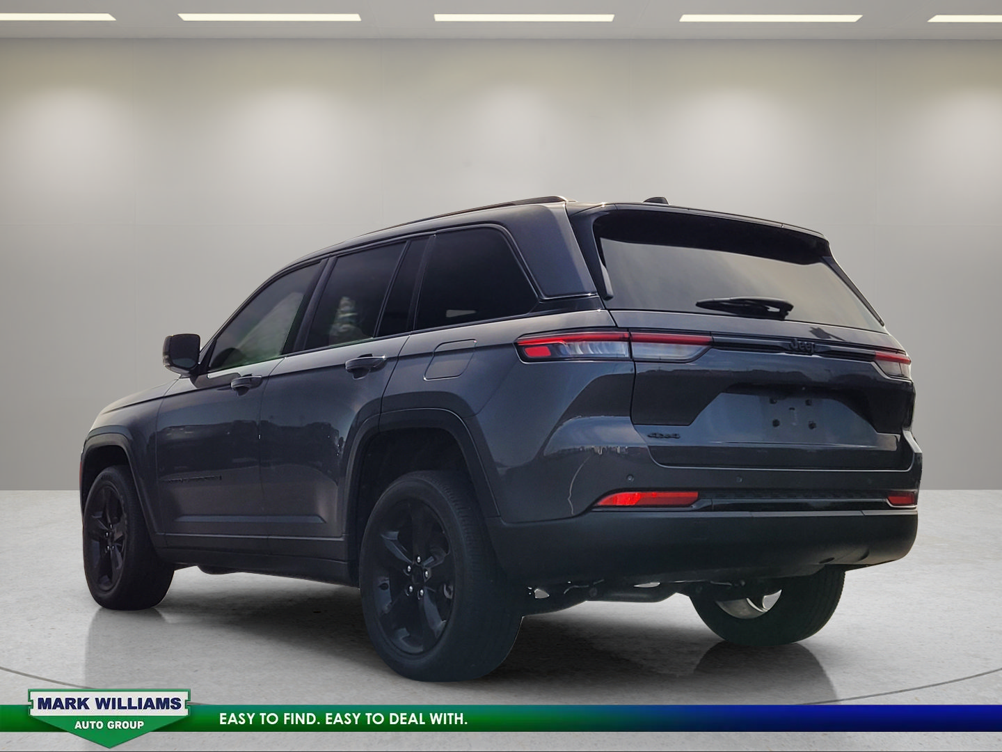 Used 2023 Jeep Grand Cherokee Altitude AWD/4WD image 6