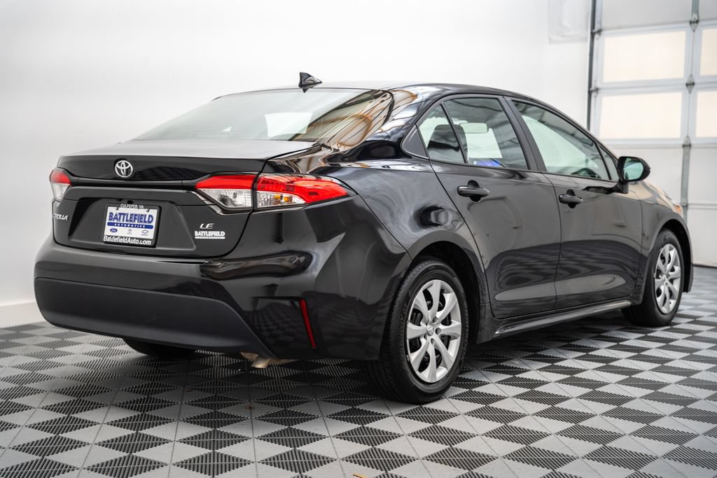 Certified 2025 Toyota Corolla LE FWD image 5