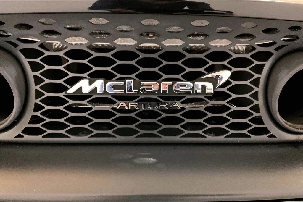 Used 2023 McLaren Artura image 18