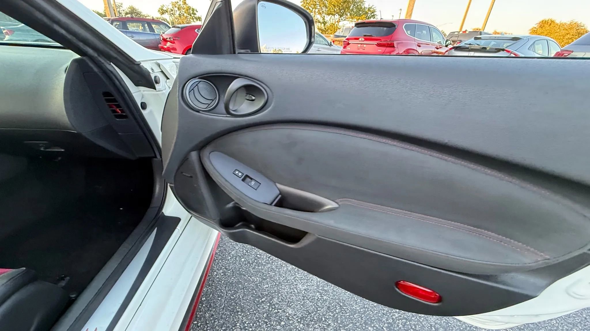 Used 2016 Nissan 370Z NISMO image 19