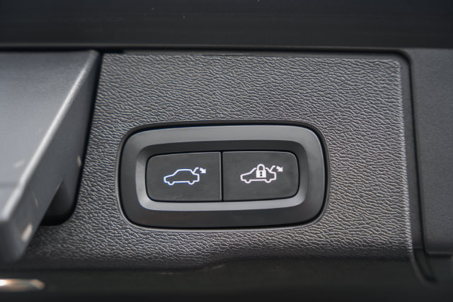 Used 2024 Volvo XC60 B5 Plus w/ Protection Package Premier AWD/4WD image 14