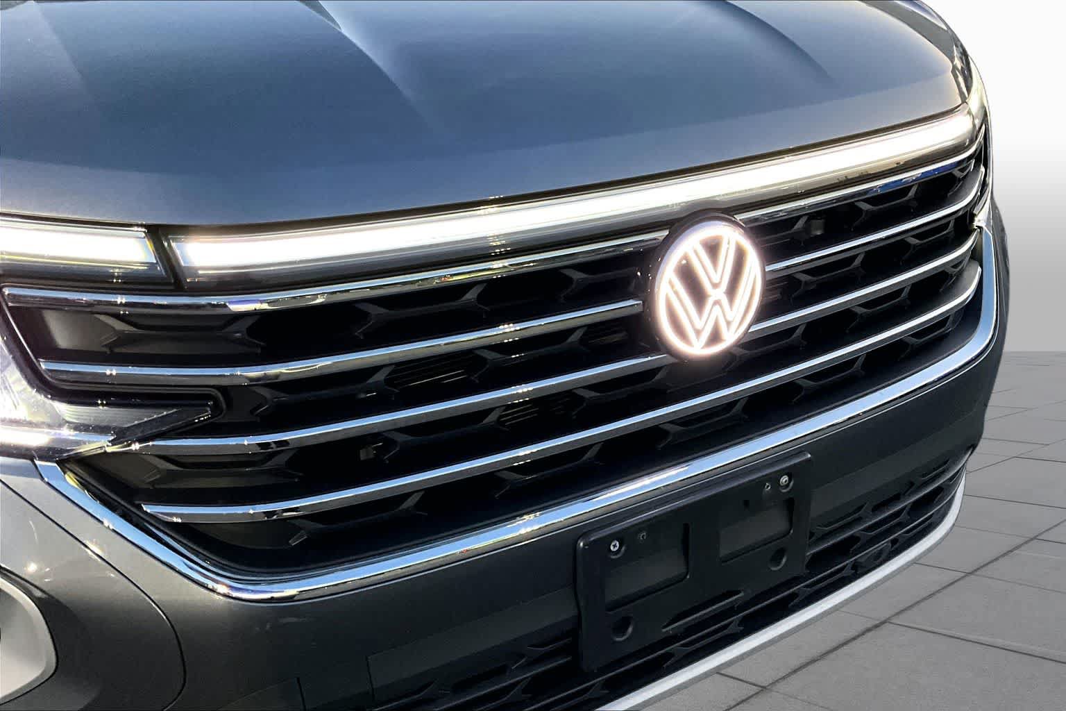 Used 2025 Volkswagen Atlas SE AWD/4WD image 29