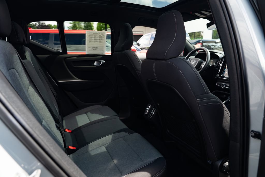 Used 2024 Volvo XC40 B5 Core AWD/4WD image 24