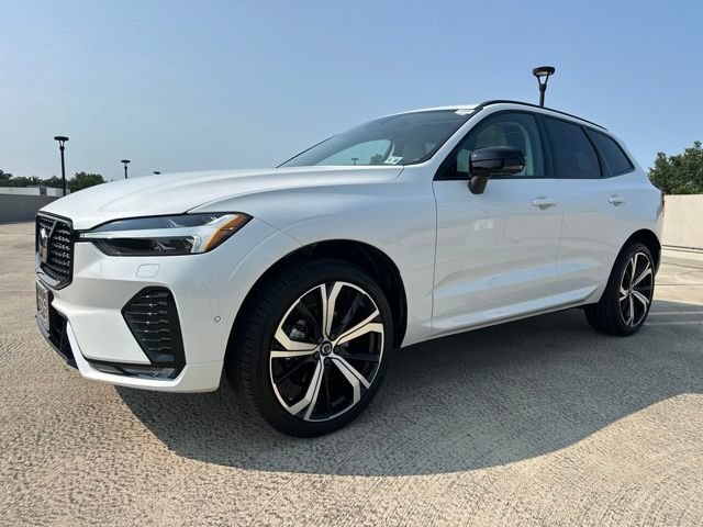 Certified 2025 Volvo XC60 B5 Ultra w/ Protection Package Premier AWD/4WD image 4