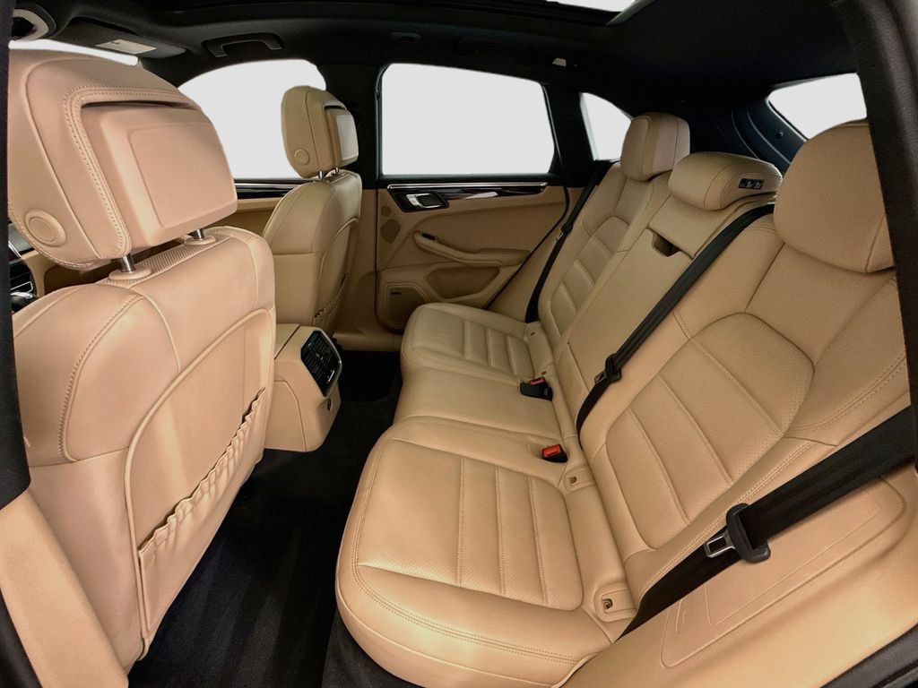 Certified 2025 Porsche Macan S AWD/4WD image 18