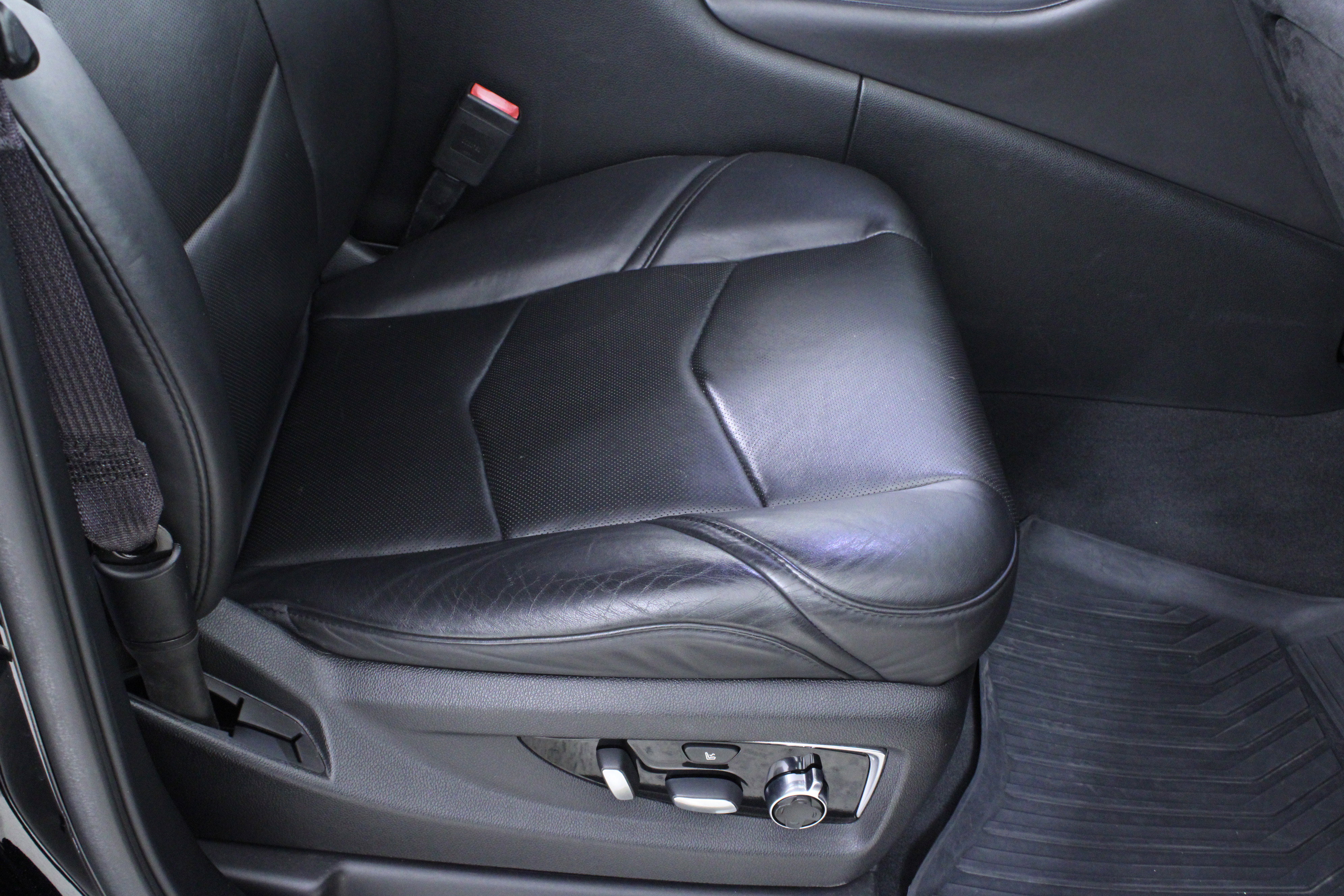 Used 2017 Cadillac Escalade Platinum image 19