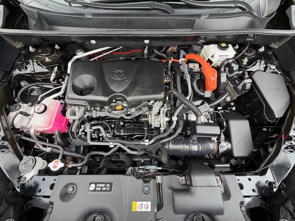 Used 2021 Toyota RAV4 LE image 16