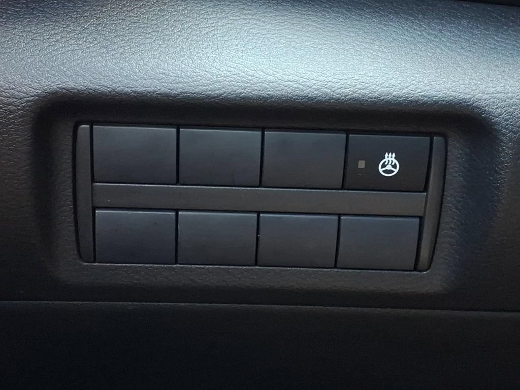 Used 2021 Nissan Kicks SR w/ SR Premium Package FWD image 19