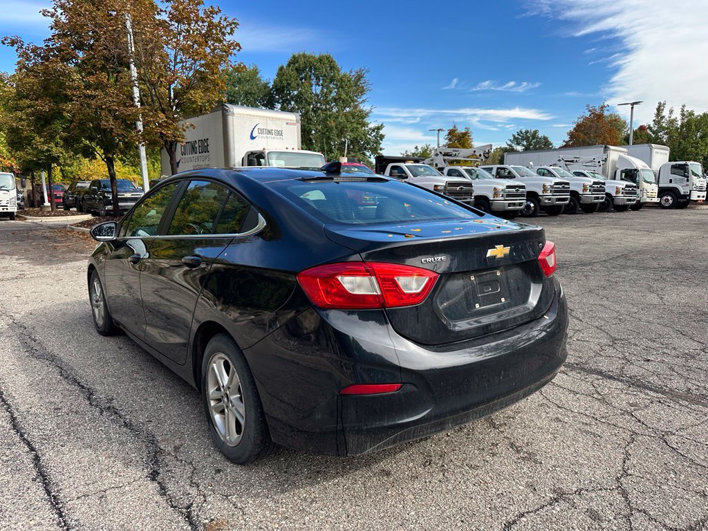 Used 2016 Chevrolet Cruze LT FWD image 3