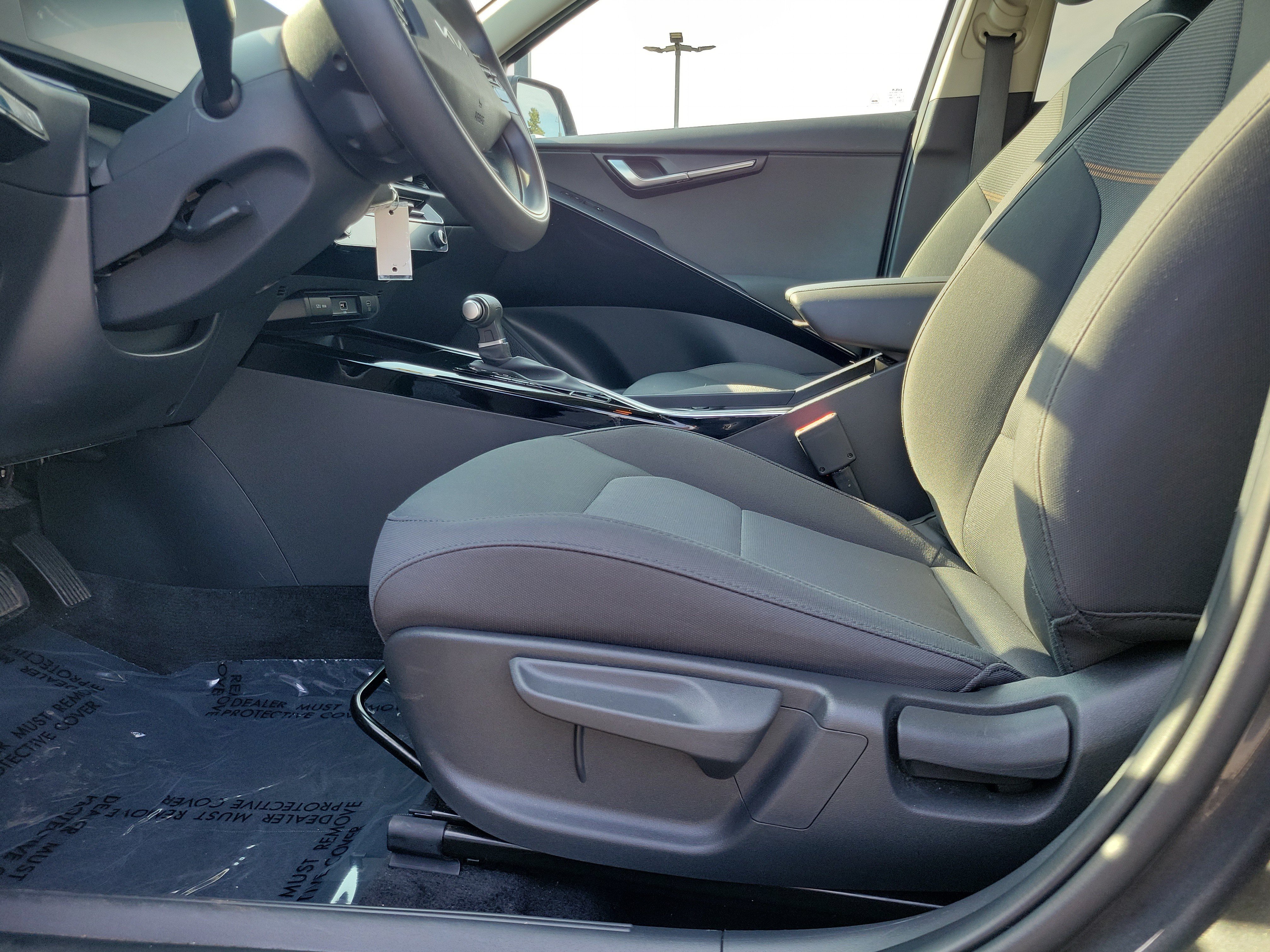 Used 2025 Kia Niro LX FWD image 16