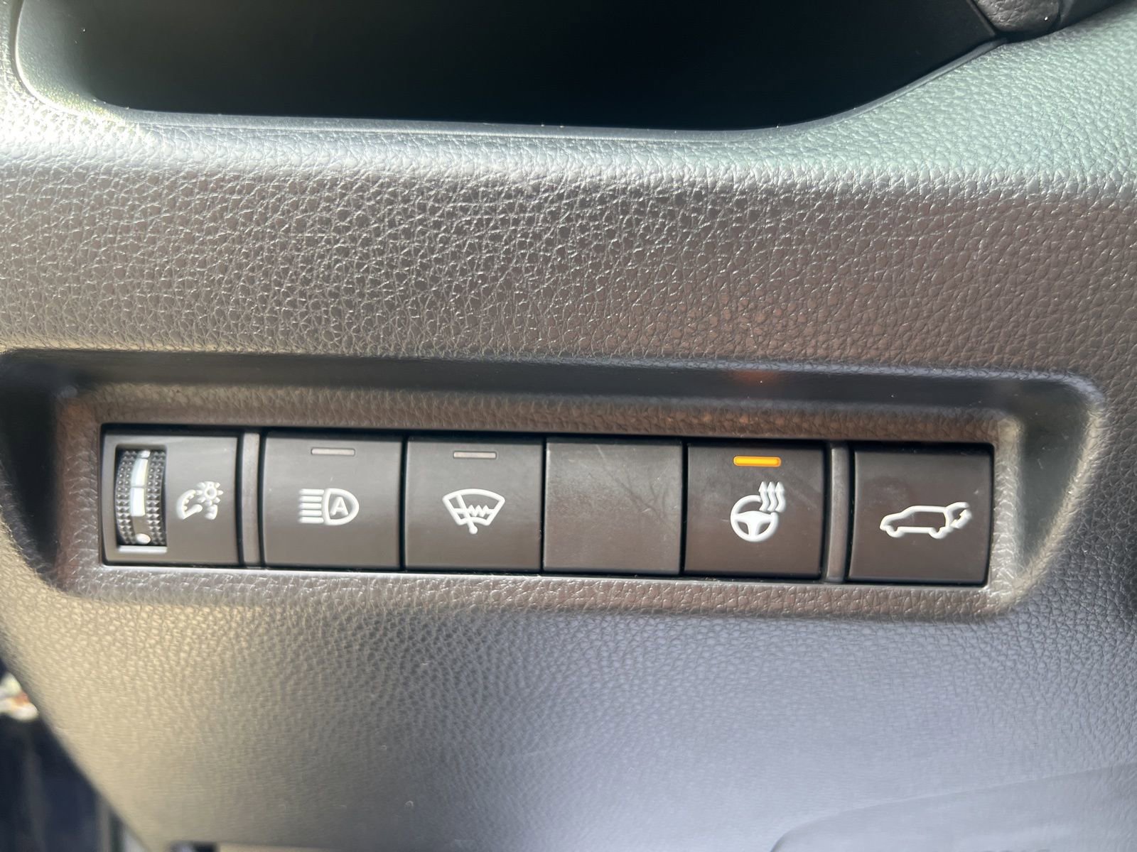 Used 2022 Toyota RAV4 XLE image 29