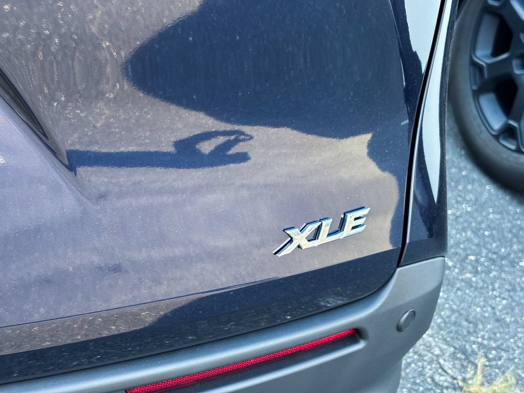 New 2026 Toyota Sienna XLE FWD image 7