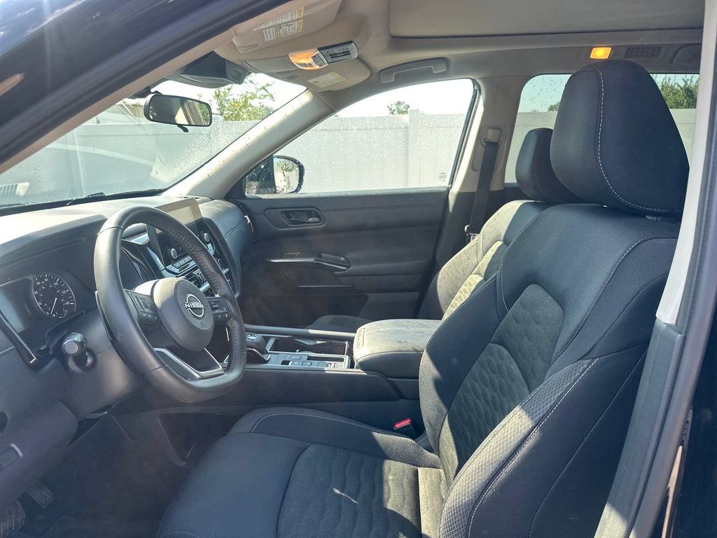 Certified 2025 Nissan Pathfinder SV w/ SV Premium Package FWD image 41