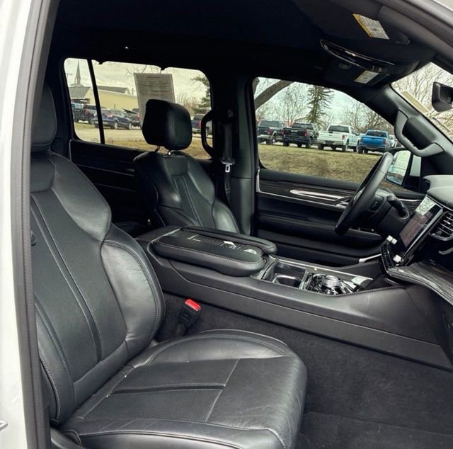 Used 2022 Jeep Wagoneer Series III w/ Premium Group I image 9