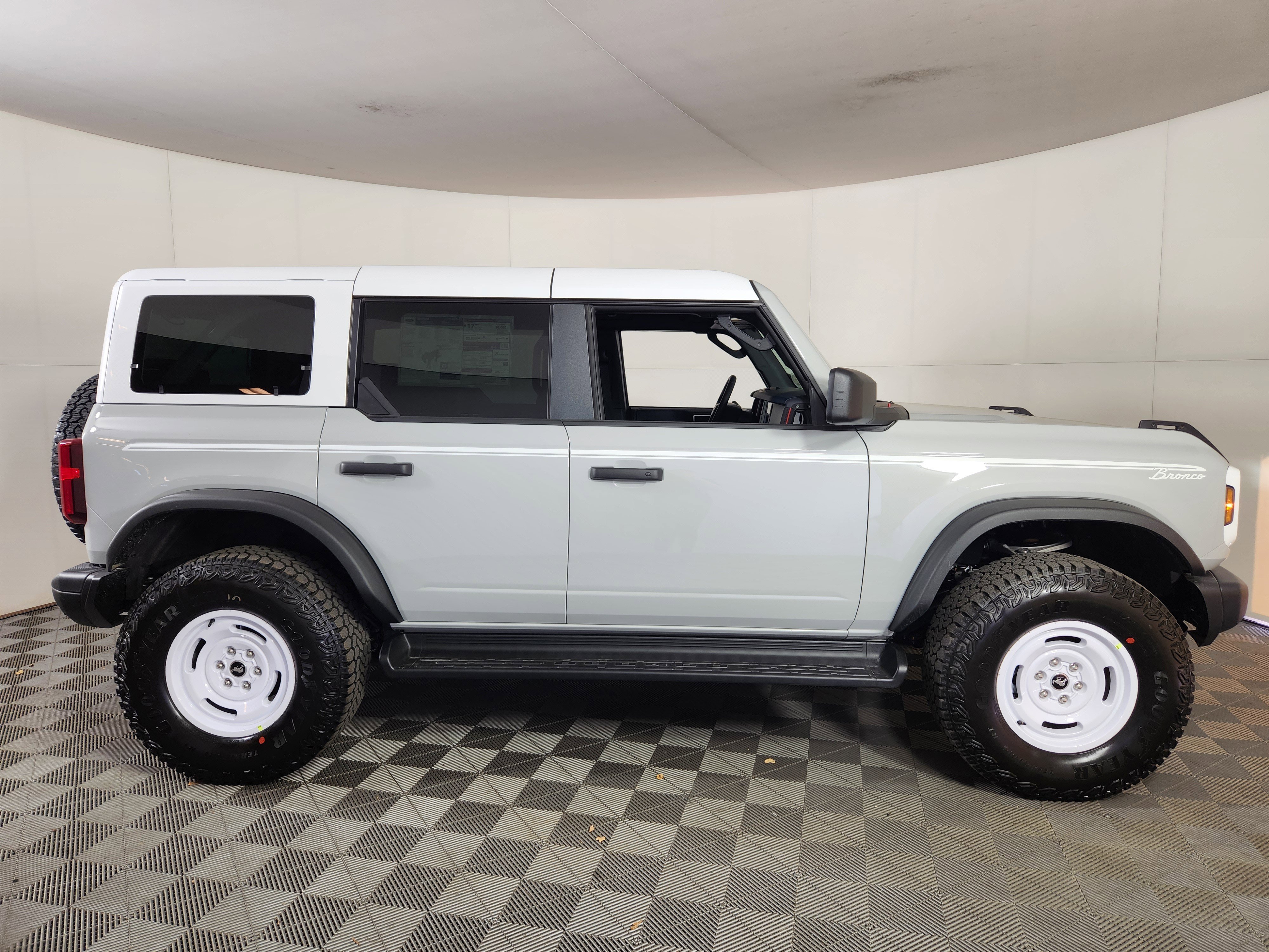 New 2026 Ford Bronco Heritage Edition image 8