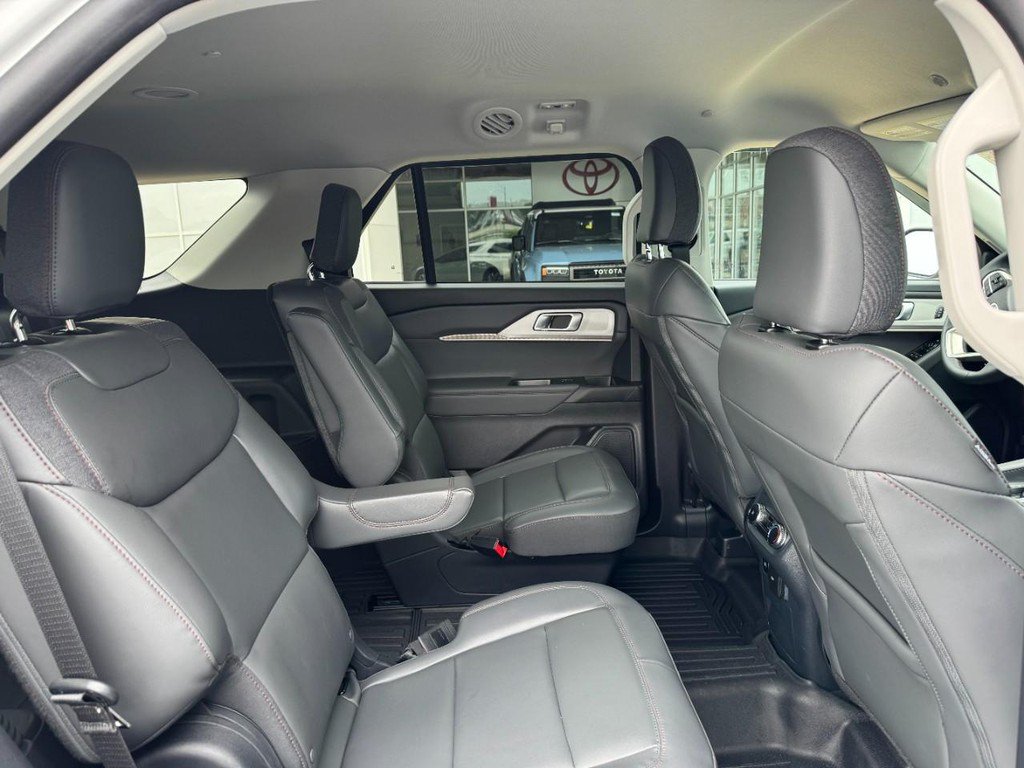 Used 2025 Ford Explorer Active w/ Active Comfort Package AWD/4WD image 11
