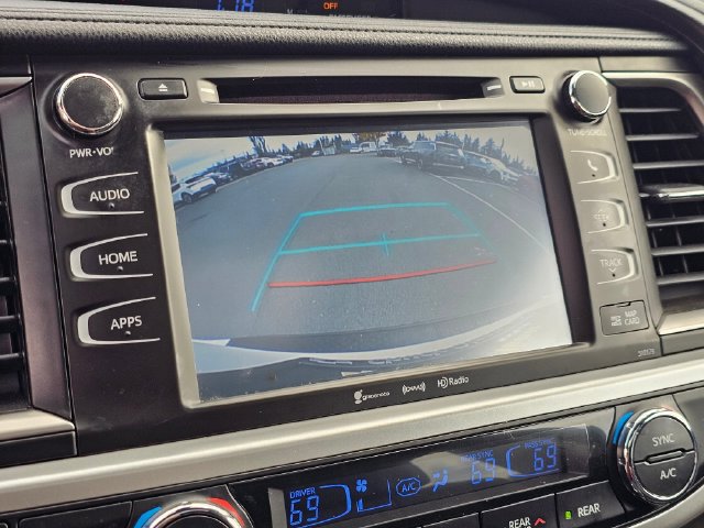 Used 2017 Toyota Highlander SE AWD/4WD image 29