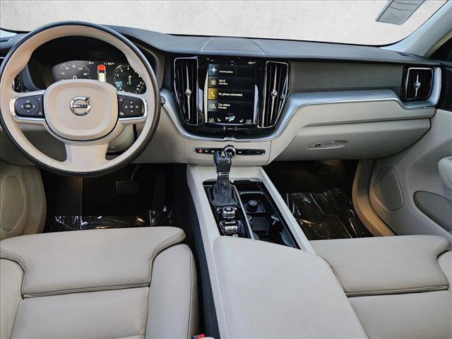 Used 2019 Volvo XC60 T5 Momentum w/ Multimedia Package FWD image 17