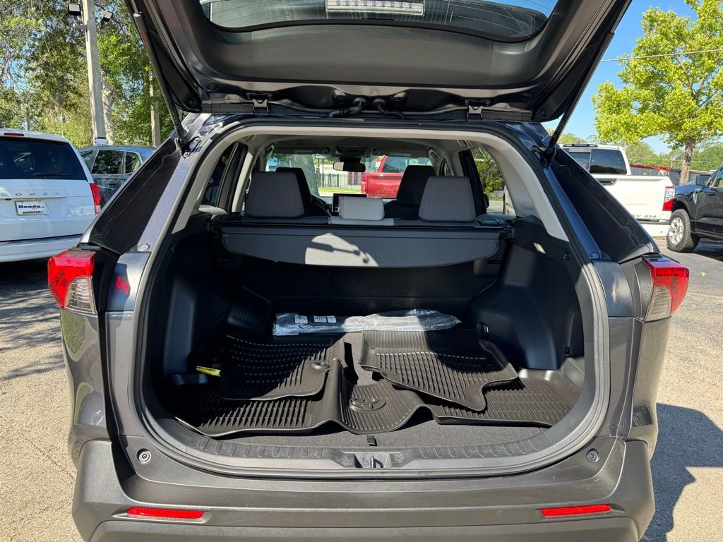 Used 2025 Toyota RAV4 XLE AWD/4WD image 6