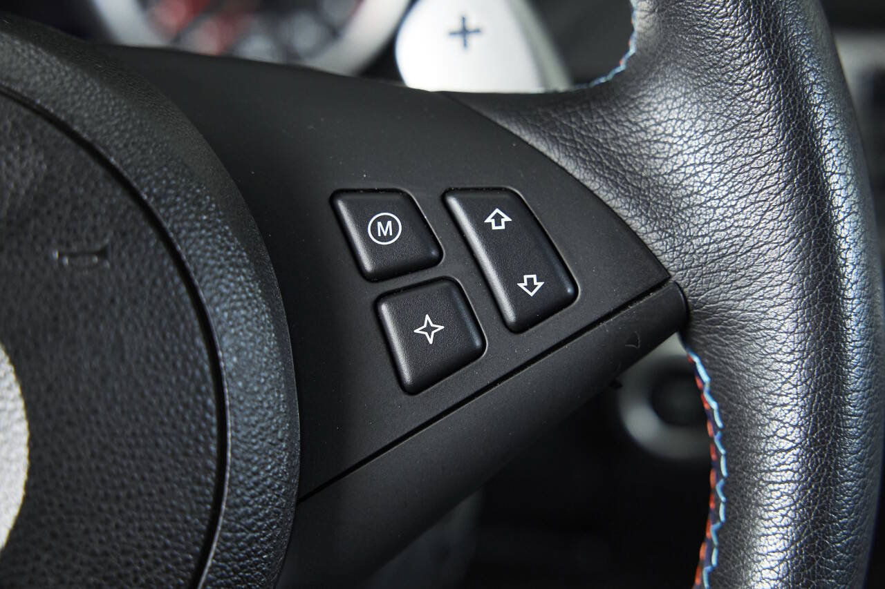 Used 2006 BMW M6 Coupe RWD image 54