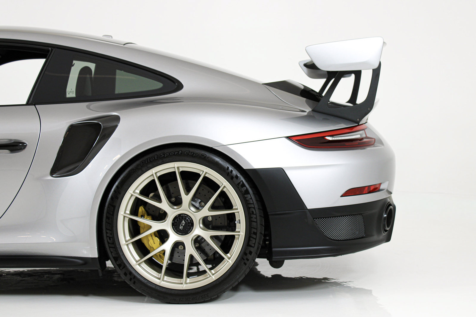 Used 2018 Porsche 911 GT2 RS RWD image 4