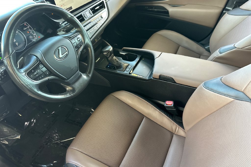Used 2025 Lexus ES 300h w/ Premium Package FWD image 10