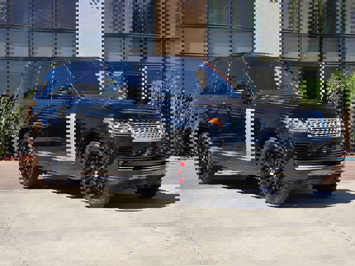 Used 2017 Land Rover Range Rover HSE image 3