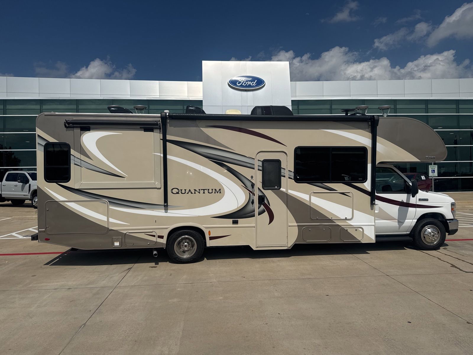 Used 2018 Ford E-450 and Econoline 450 Super Duty w/ Motorhome Prep Package RWD image 10
