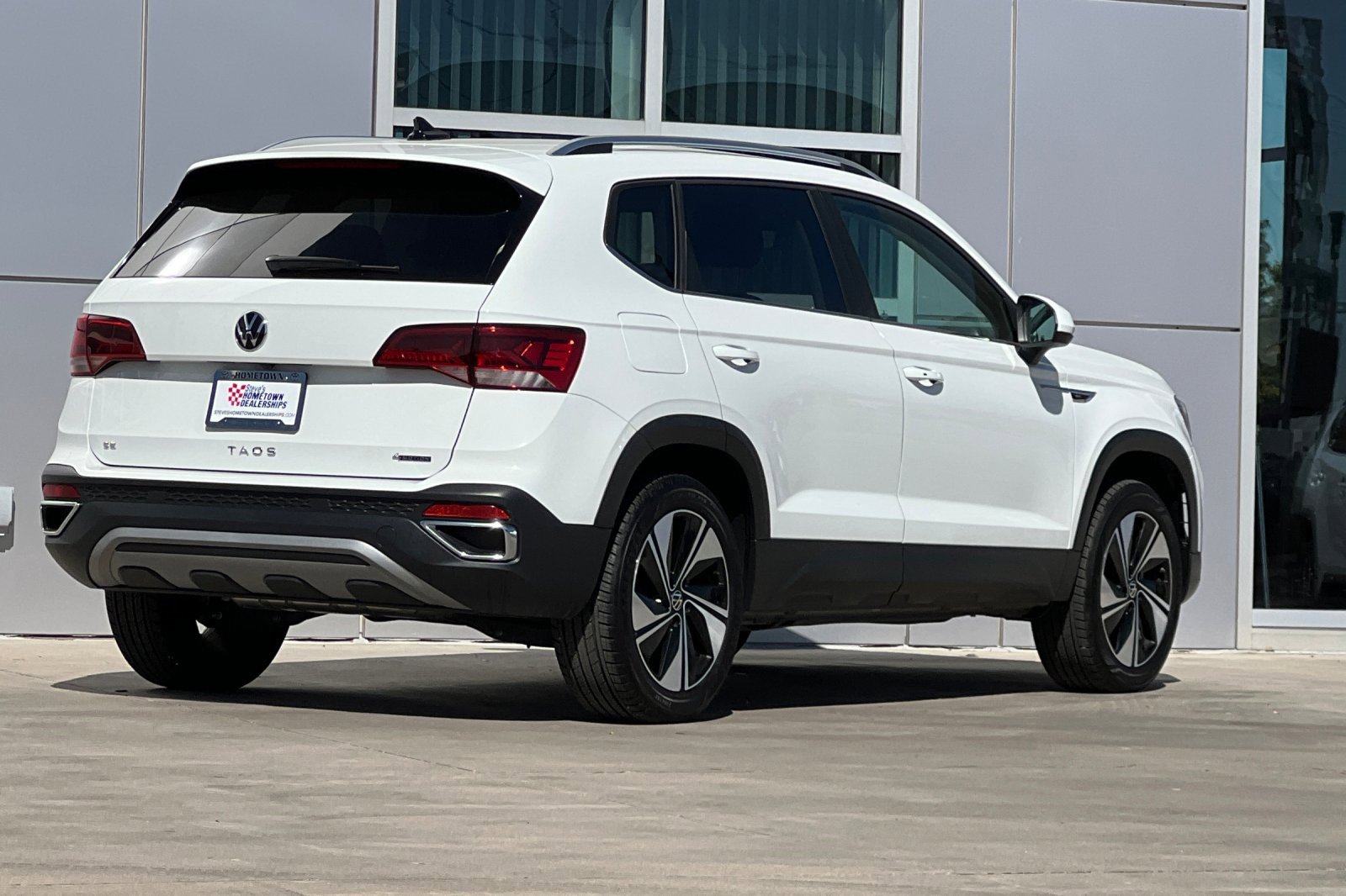 Used 2023 Volkswagen Taos SE image 4