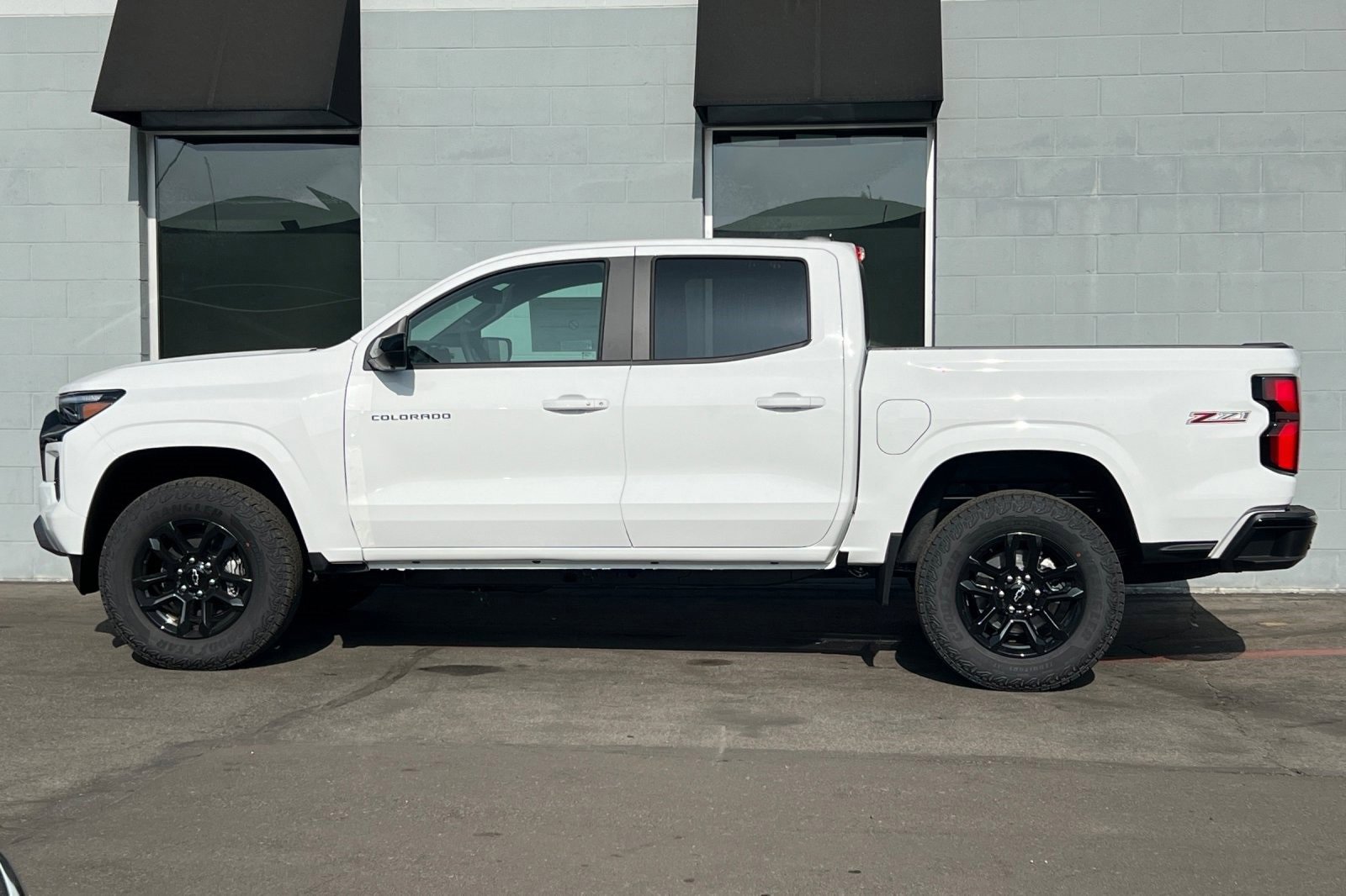New 2025 Chevrolet Colorado Z71 w/ Midnight Edition image 9