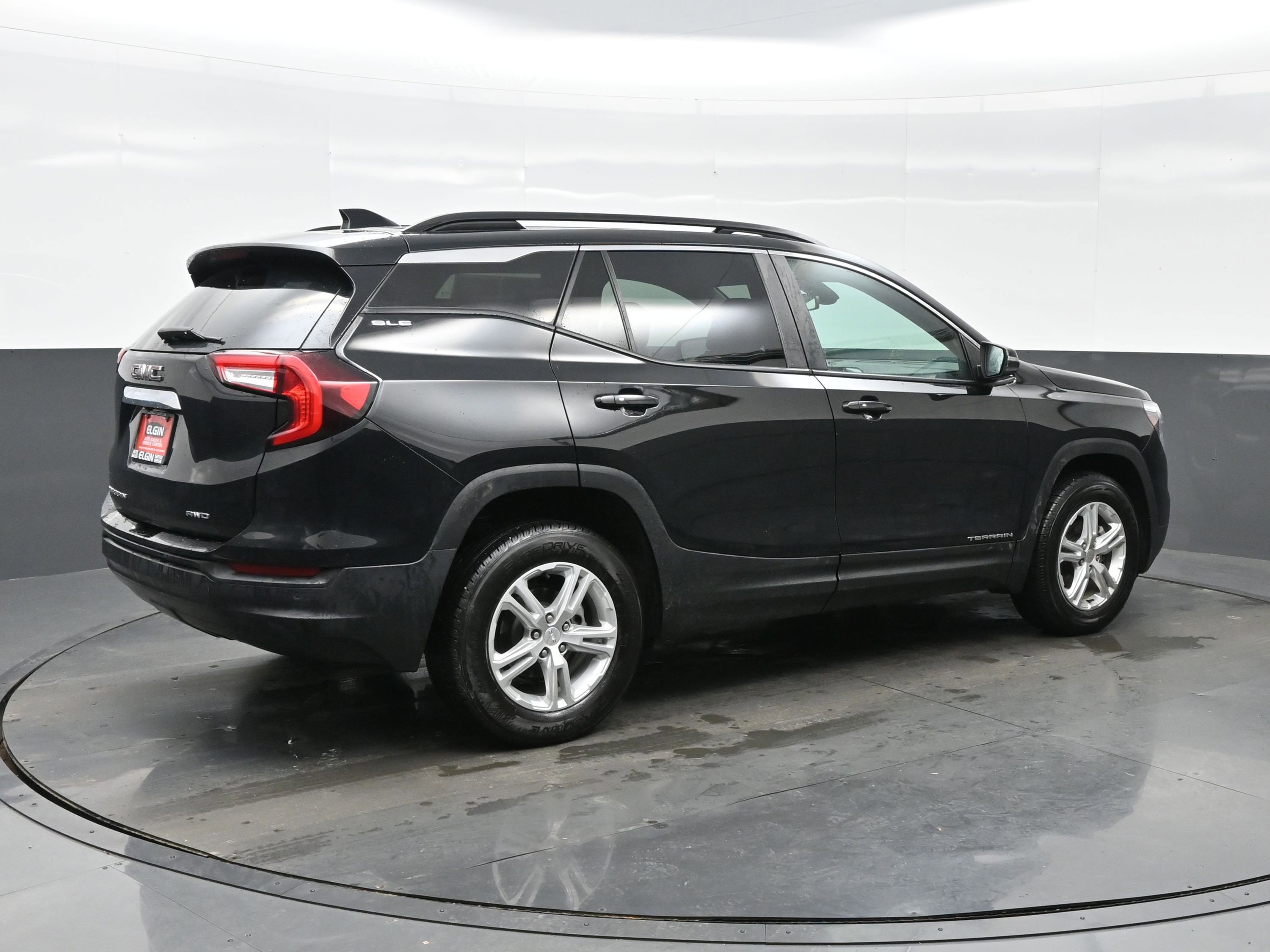 Used 2022 GMC Terrain SLE w/ Driver Convenience Package image 6