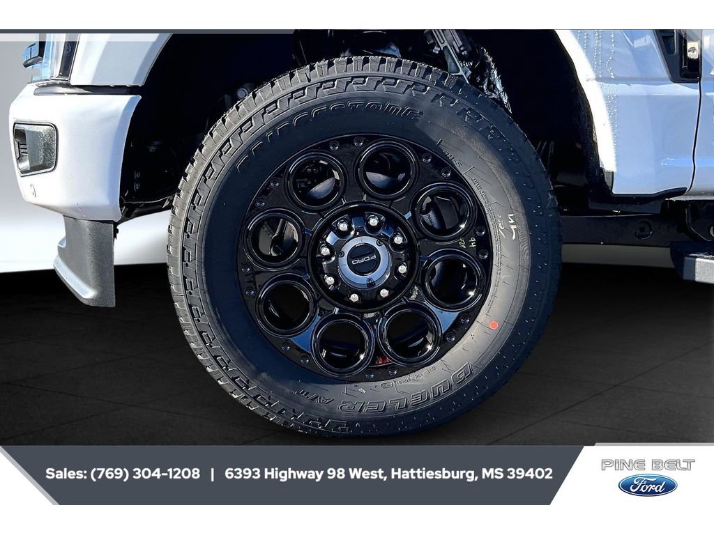New 2026 Ford F250 Lariat w/ Black Appearance Package image 7