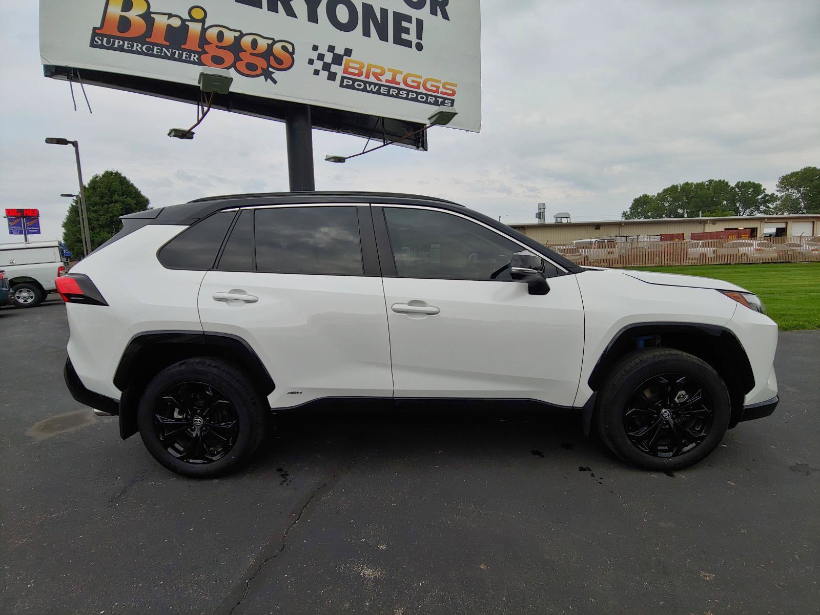 Used 2024 Toyota RAV4 XSE AWD/4WD image 5