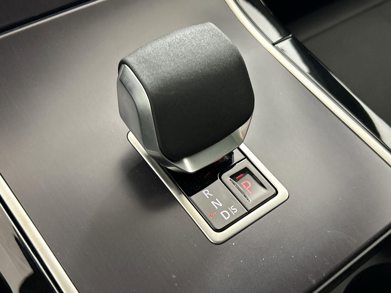 Certified 2026 Land Rover Range Rover Velar Dynamic SE image 16