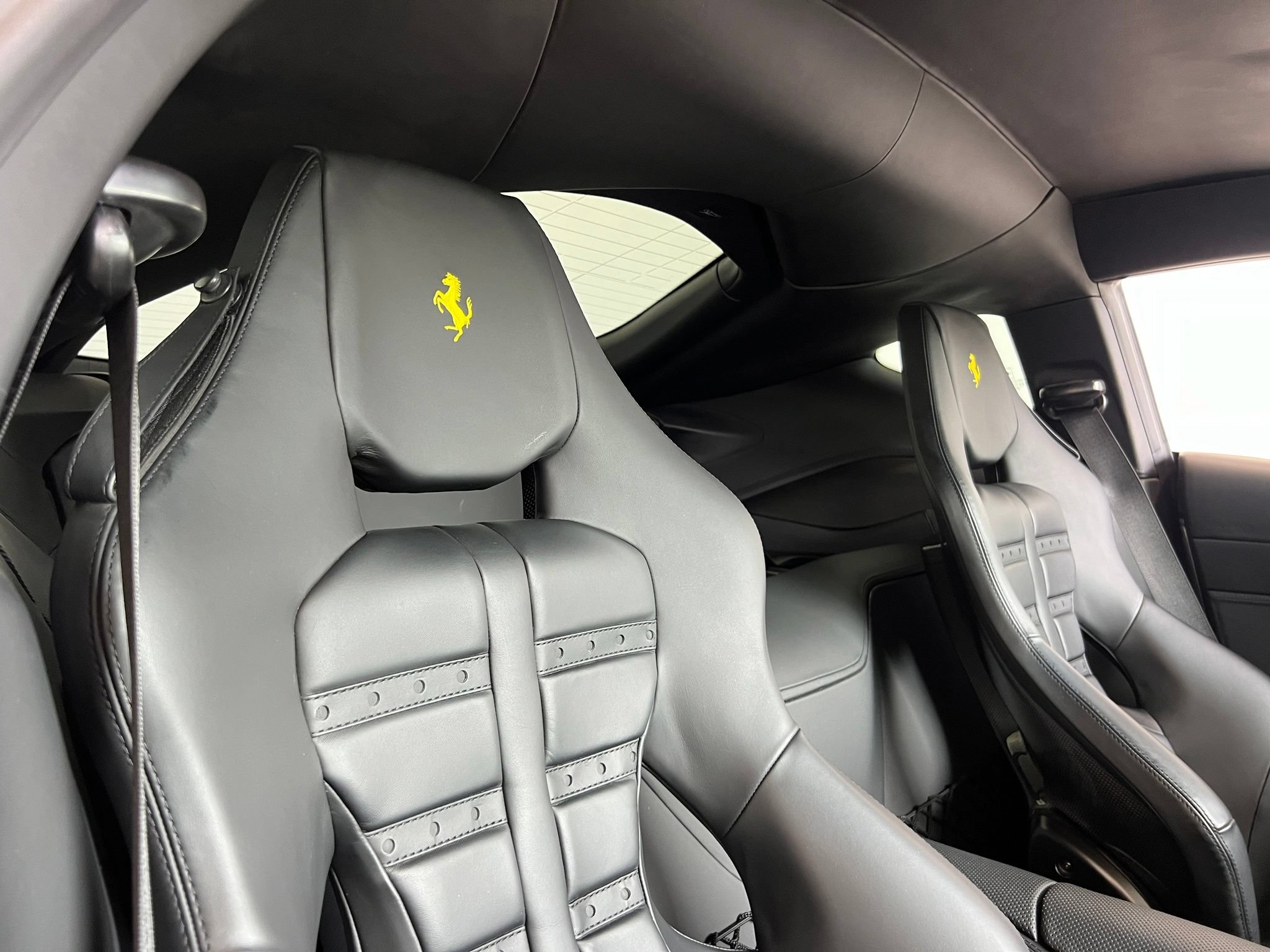 Used 2020 Ferrari 812 Superfast RWD image 17