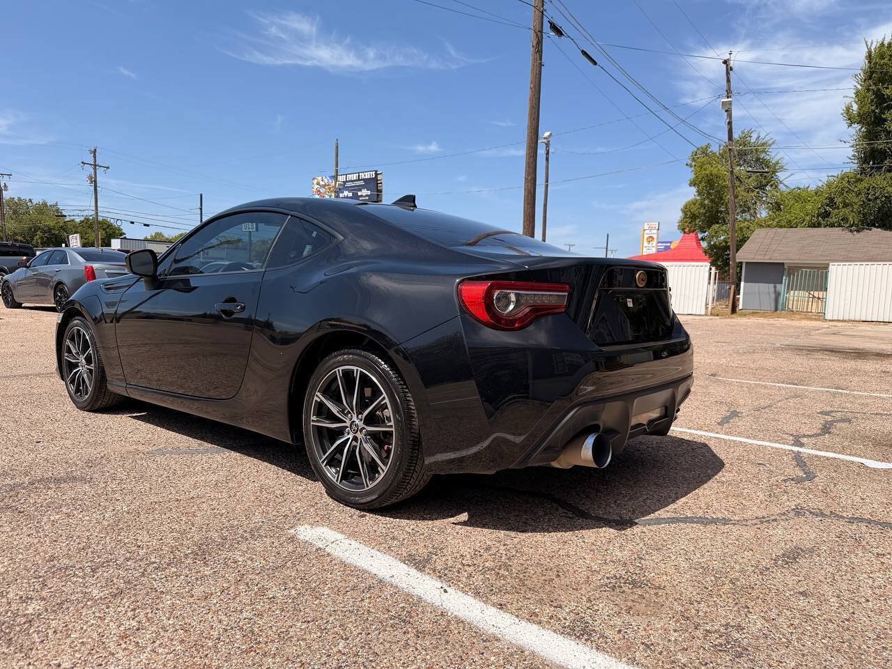 Used 2017 Toyota 86 RWD image 8