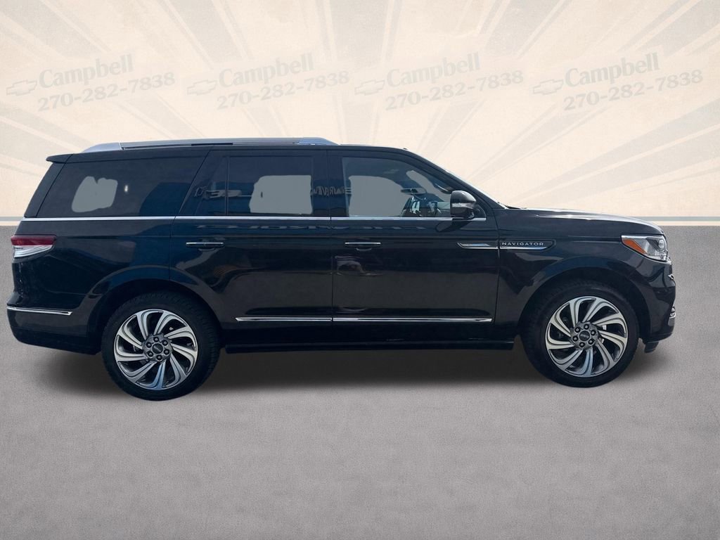 Used 2023 Lincoln Navigator Reserve AWD/4WD image 7