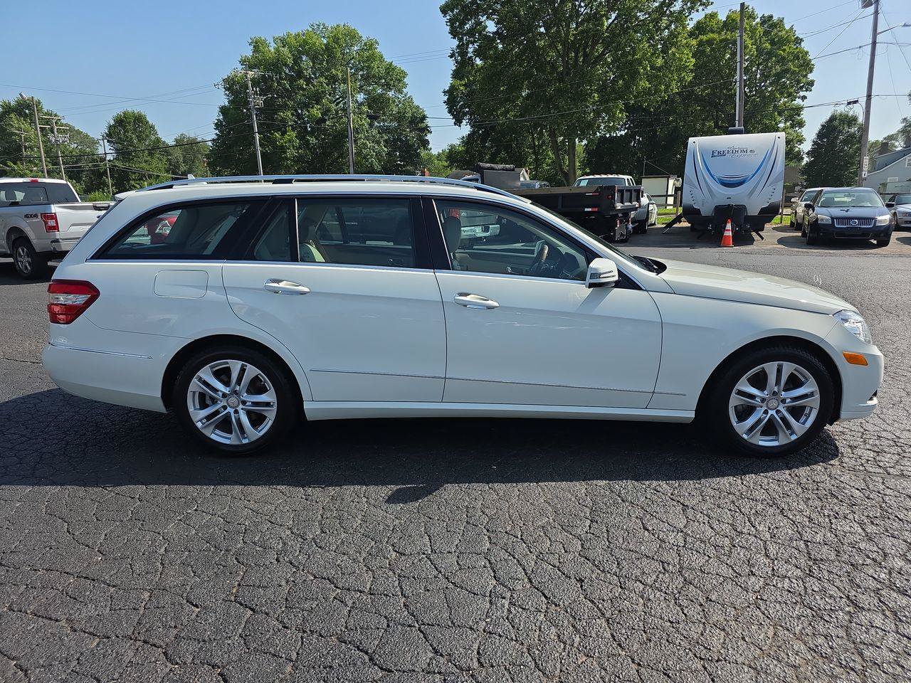 Used 2011 Mercedes-Benz E 350 4MATIC Wagon image 21