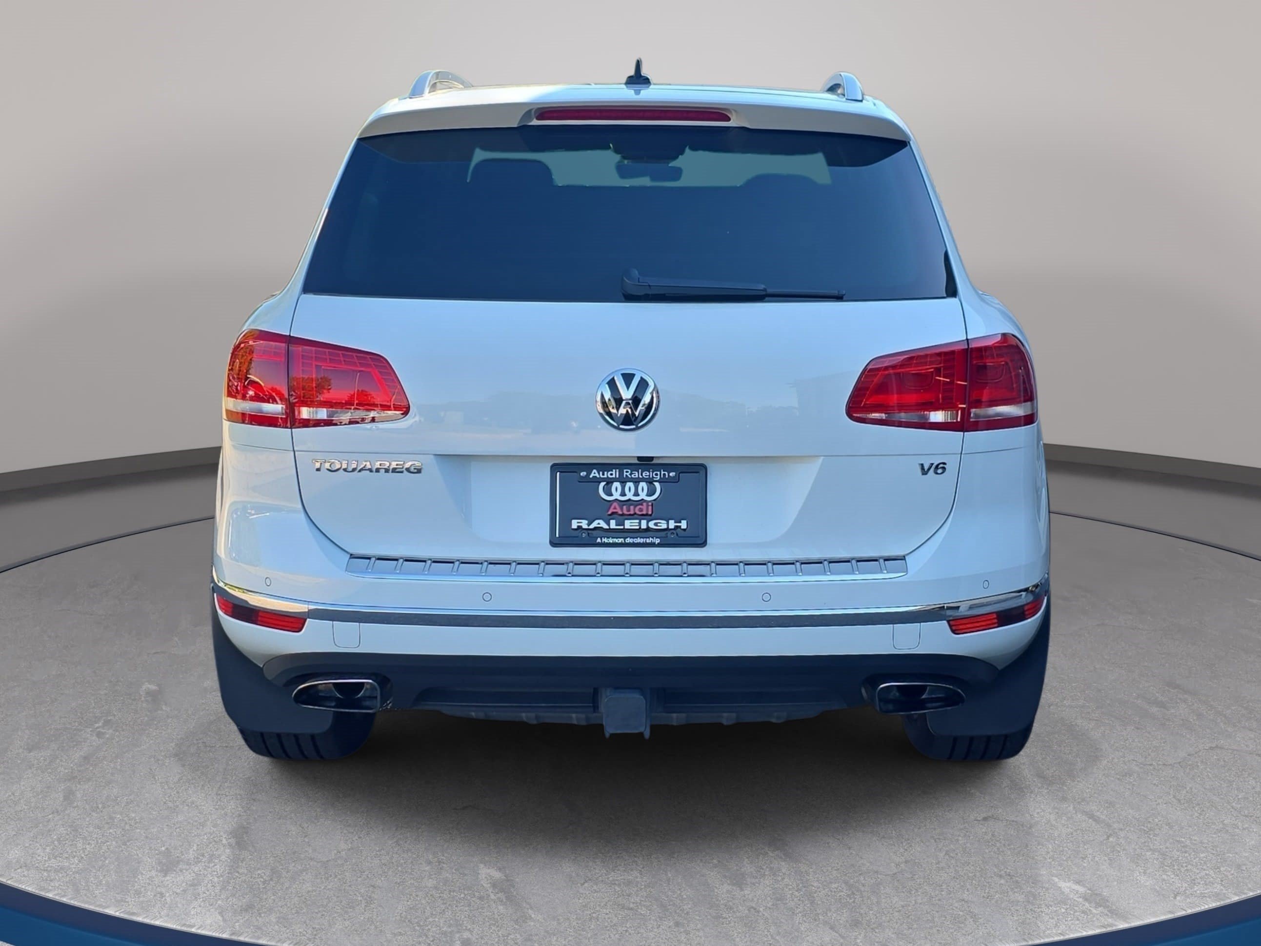 Used 2017 Volkswagen Touareg Wolfsburg Edition AWD/4WD image 6