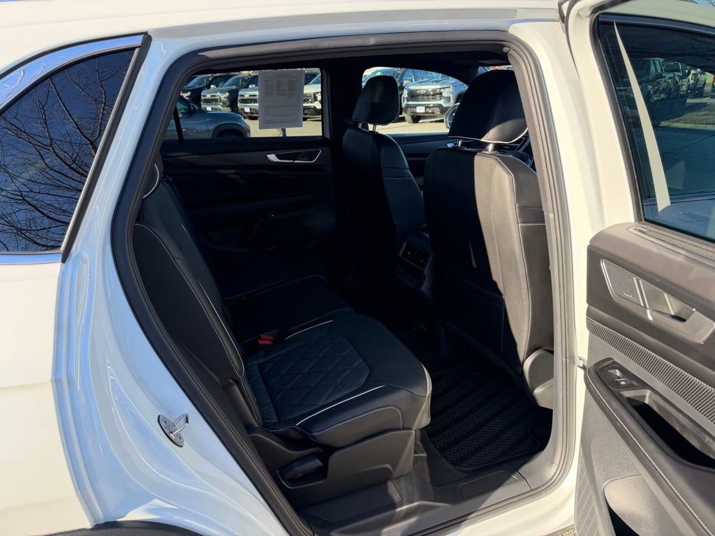 Used 2024 Volkswagen Atlas Cross Sport SEL Premium R-Line image 21