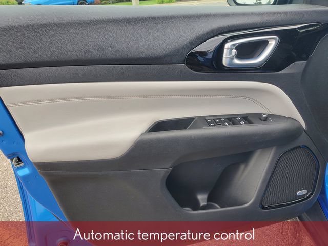 Used 2023 Jeep Compass Limited w/ Sun and Sound Group AWD/4WD image 11
