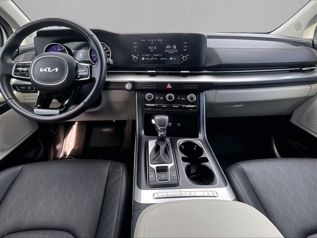 Used 2024 Kia Carnival LX FWD image 16