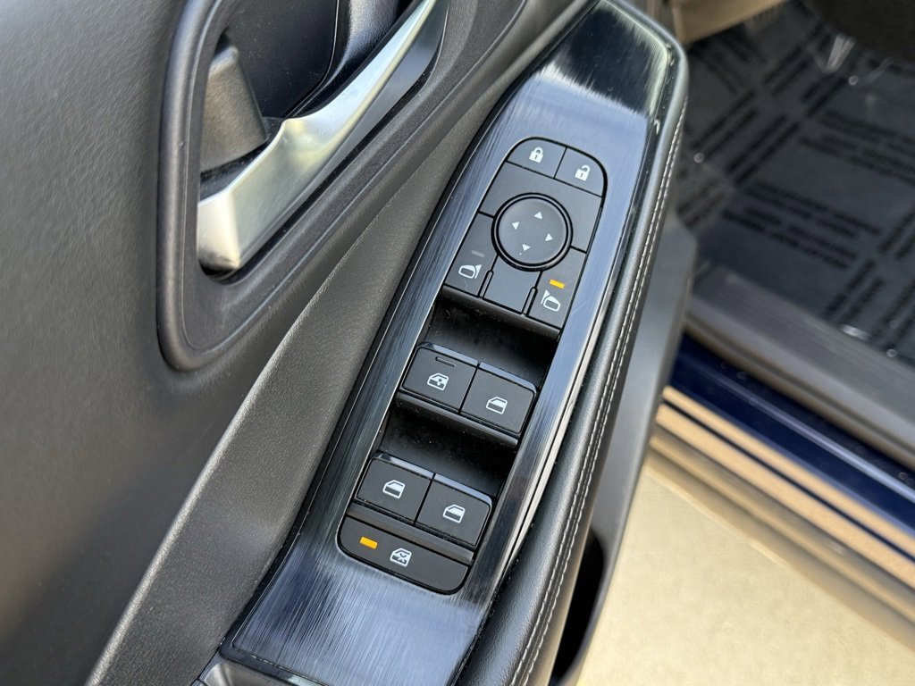 Used 2024 Nissan Rogue SV image 14