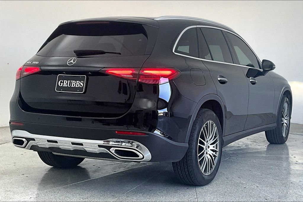 Used 2024 Mercedes-Benz GLC 300 image 2