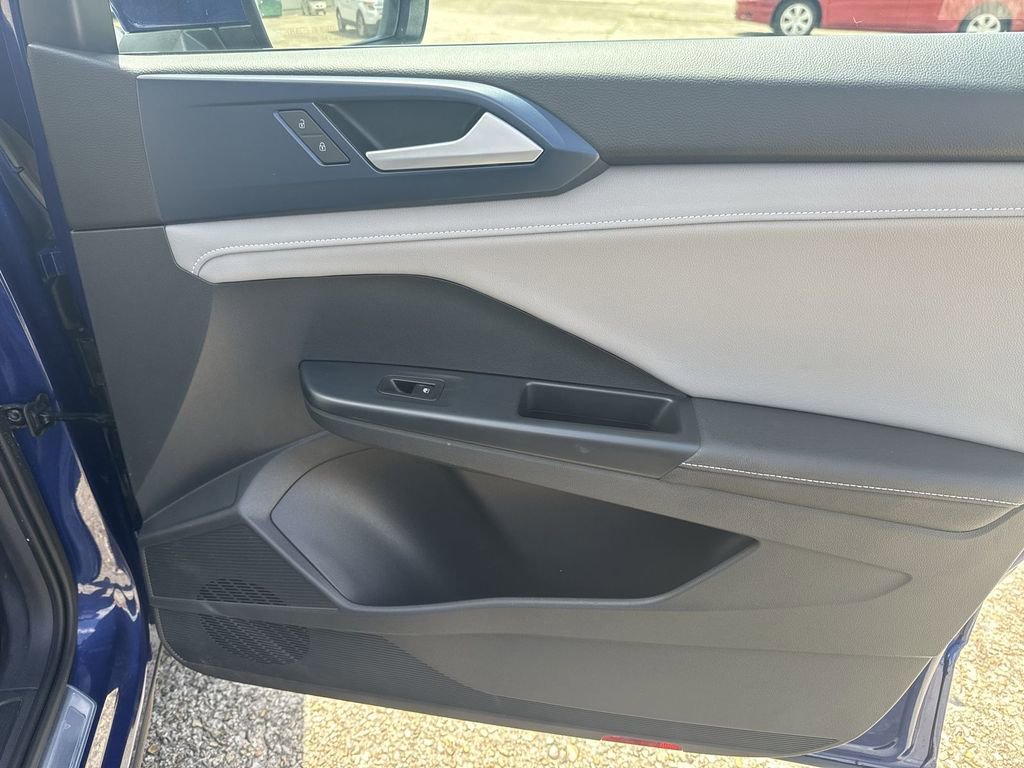 Used 2024 Volkswagen Taos SE FWD image 32