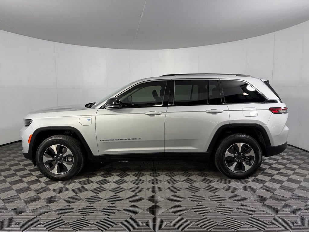 Used 2024 Jeep Grand Cherokee Limited 4xe AWD/4WD image 11