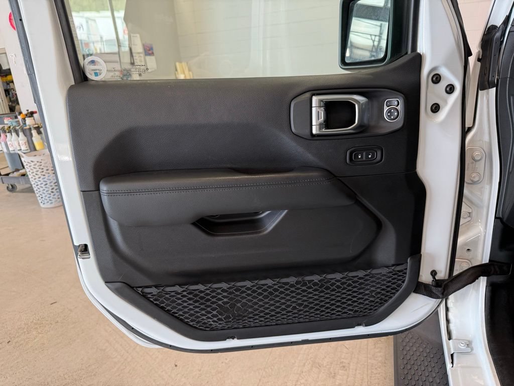 Used 2020 Jeep Wrangler Unlimited Sahara AWD/4WD image 24