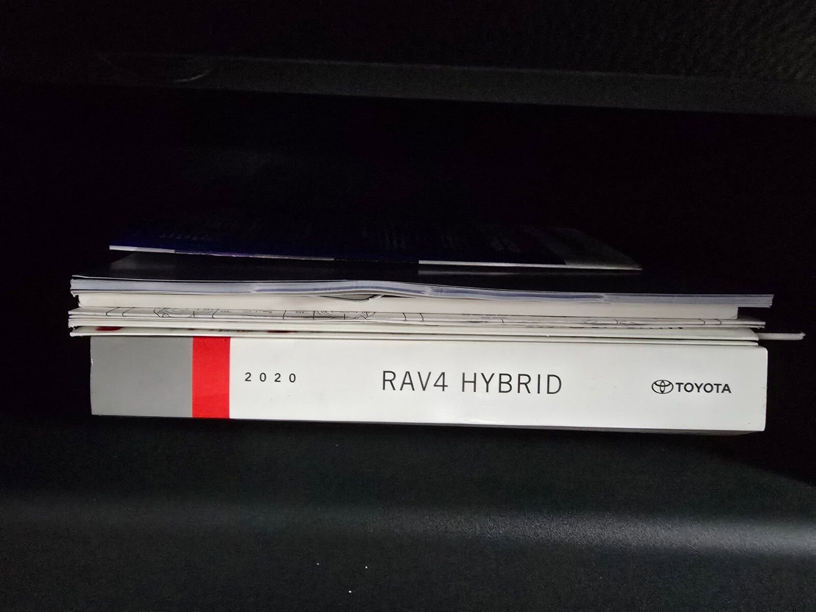 Used 2020 Toyota RAV4 XLE w/ Carpet Mat Package image 37