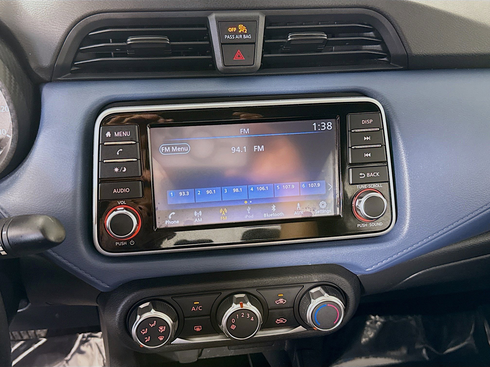 Used 2024 Nissan Versa SV w/ Trunk Package image 18